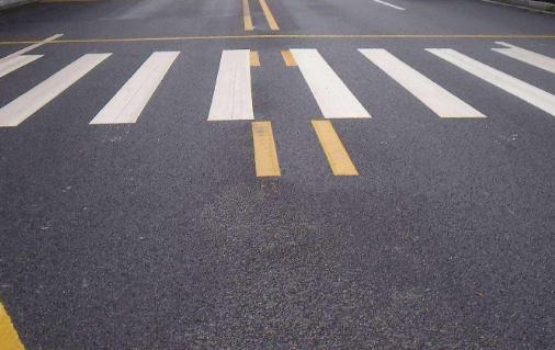 為什么道路上要進(jìn)行標(biāo)線施工呢？有什么作用呢？