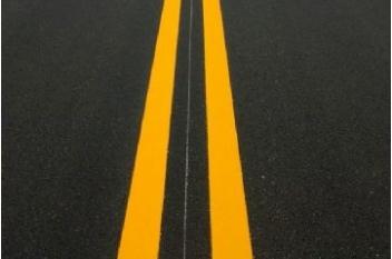 道路交通標(biāo)線在性能上有什么樣嚴(yán)格的要求呢？