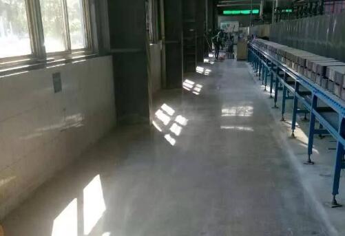 裝甲地坪地坪和環(huán)氧地坪差別有多大？十堰固化拋光裝甲地坪如何施工？